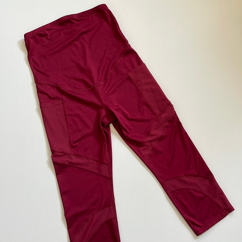 a:glow active full panel, brick red maternity capris.  Size small